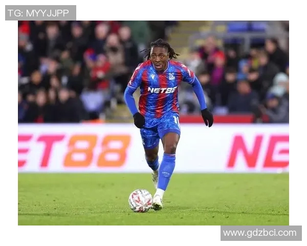 水晶足球球星引领新潮流 打破传统界限铸就传奇未来